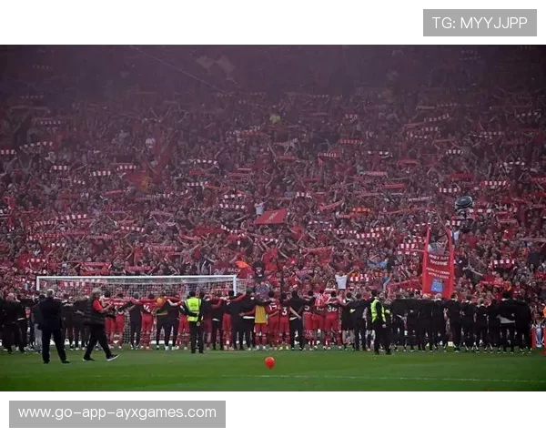 利物浦加克波反越位插上补射制胜球迷欢声雷动