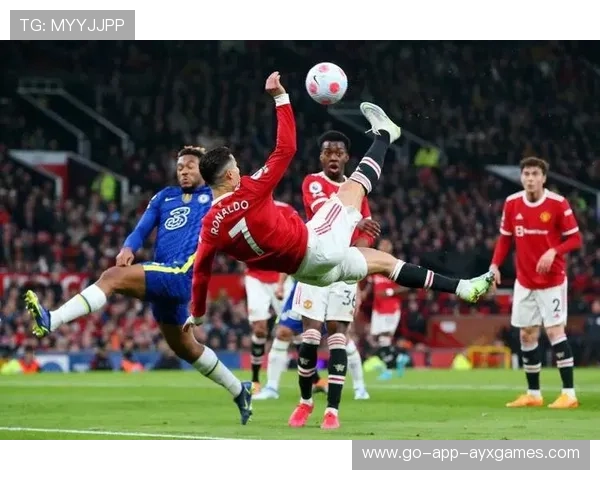 切尔西通过边路分球寻找突破口,节拍更均衡